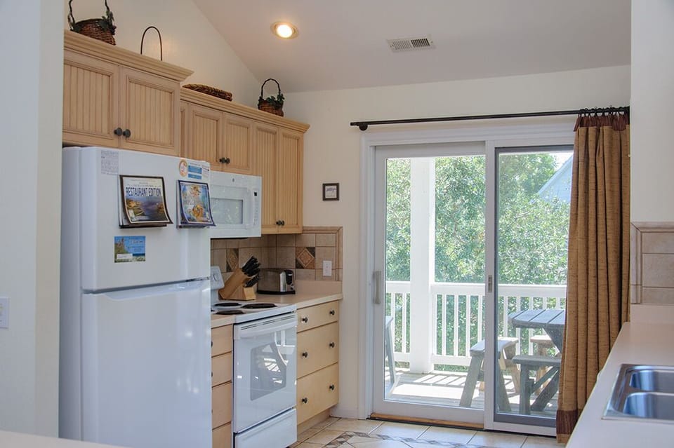 MB51: Heron's Nest | Top Level Kitchen