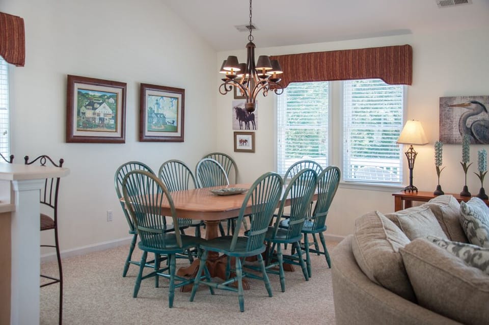 MB51: Heron's Nest | Top Level Dining Area