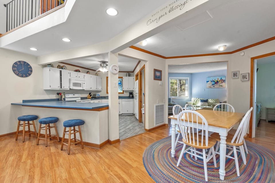 OSF03: Tucked Inn | Mid Level Dining Area