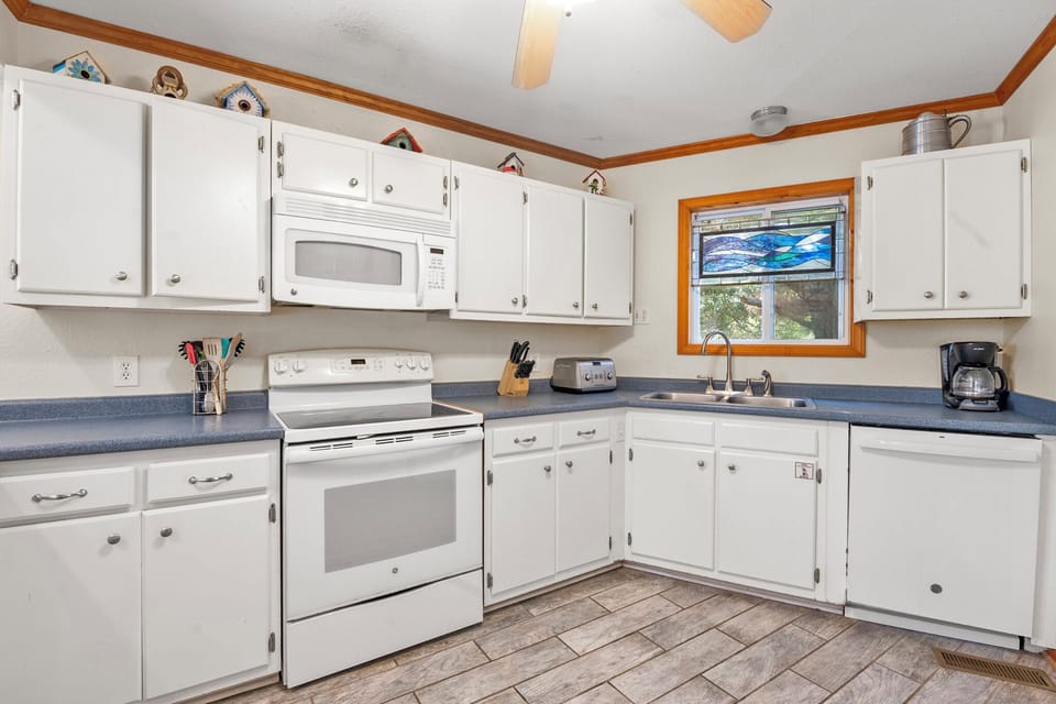 OSF03: Tucked Inn | Mid Level Kitchen