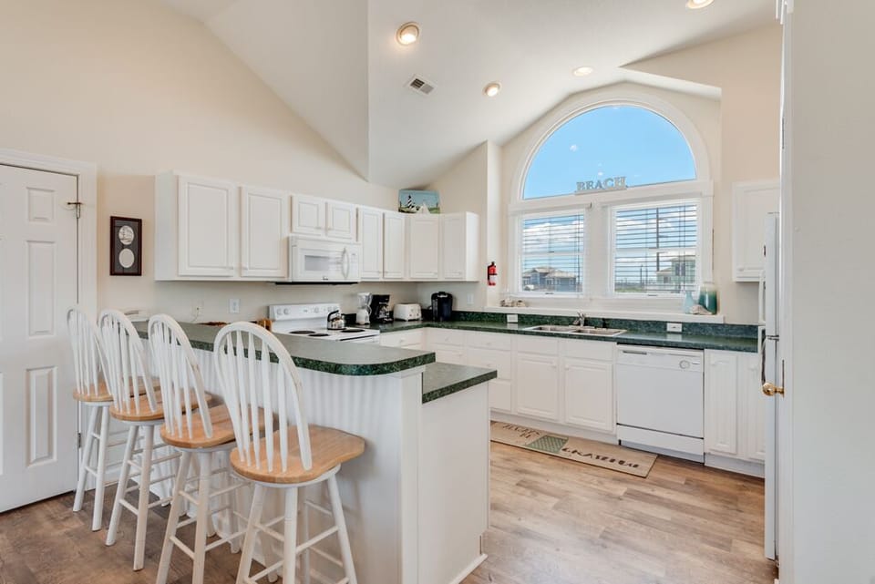 OW14: Belle Haven | Top Level Kitchen
