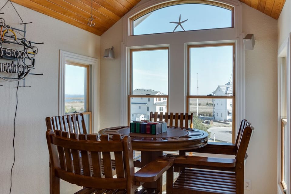 PEN01:  Peninsula 01 | Top Level Captain's Watch