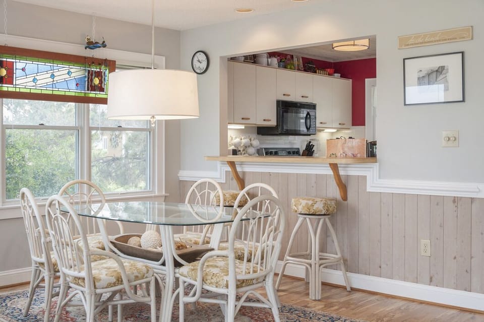 R22: Magical Hideaway | Bottom Level Dining Area