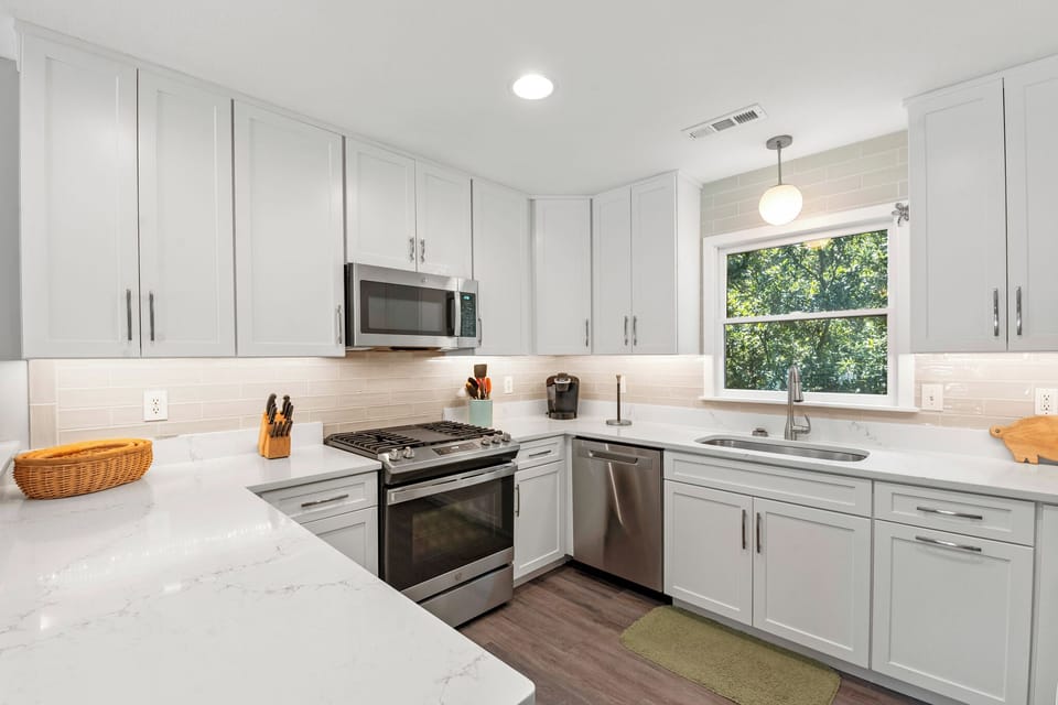 SH223:  Dragonfly | Top Level Kitchen