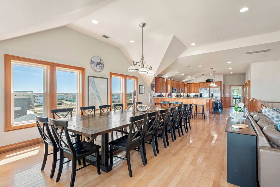 SN05: Pompano | Top Level Dining Area