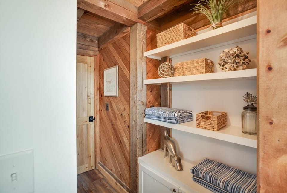 SN0531: Moon Rider | Bottom Level Hall Bath