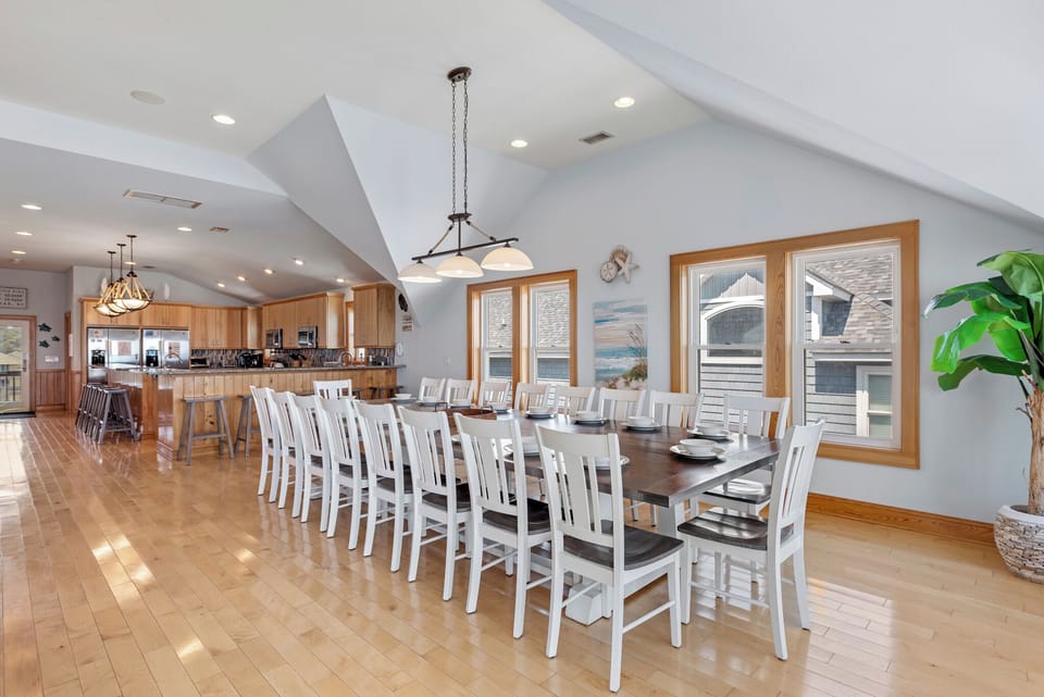 SN06: Cobia |  Top Level Dining Area