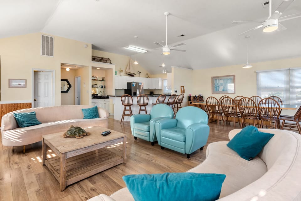 SN21: Turtles Roost | Top Level Living Area