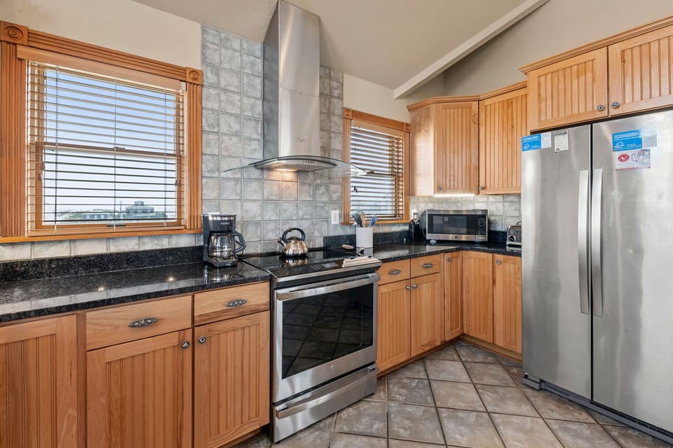 SN2604: Salt Shaker l Top Level Kitchen