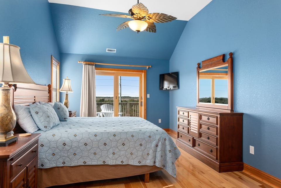 SN2604: Salt Shaker l Top Level Bedroom 7