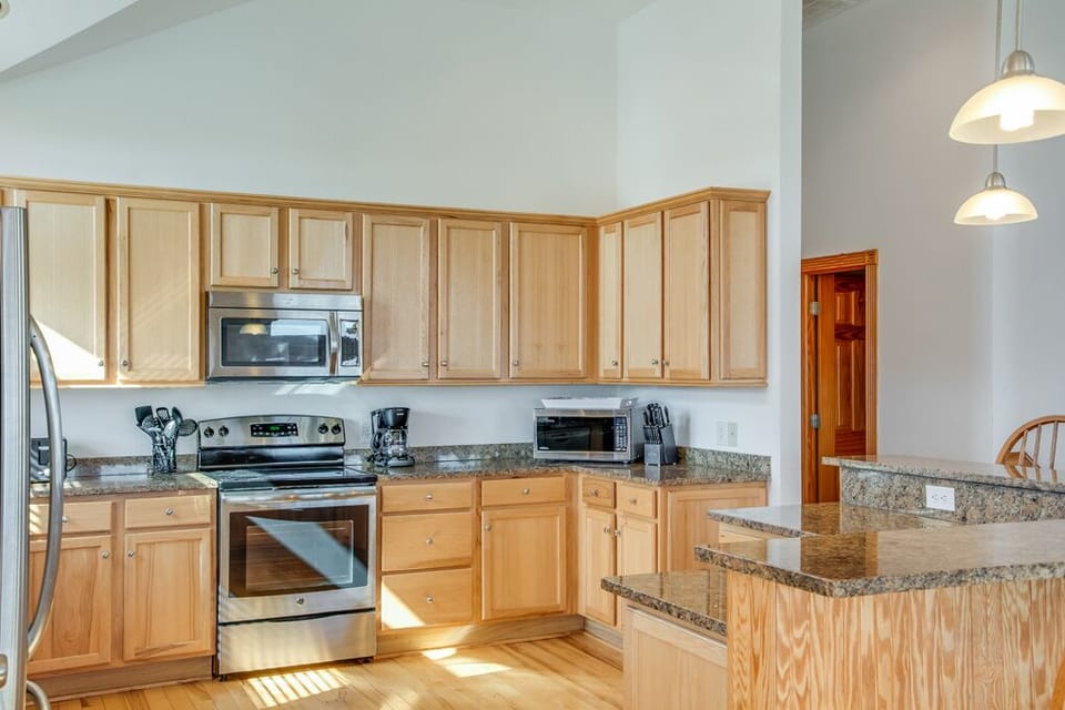 SN37: 4 Shore I Top Level Kitchen Area 