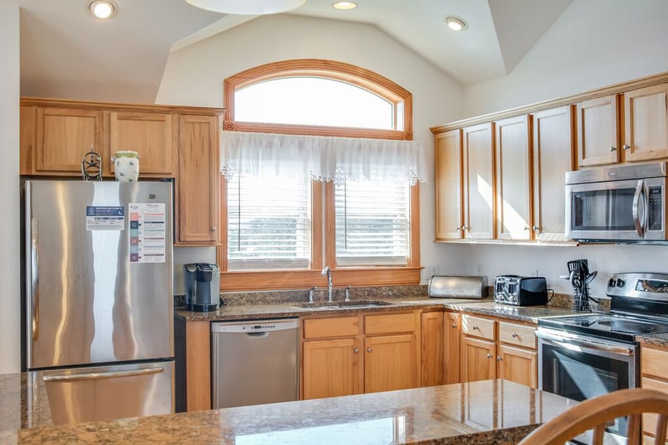 SN37: 4 Shore I Top Level Kitchen Area 