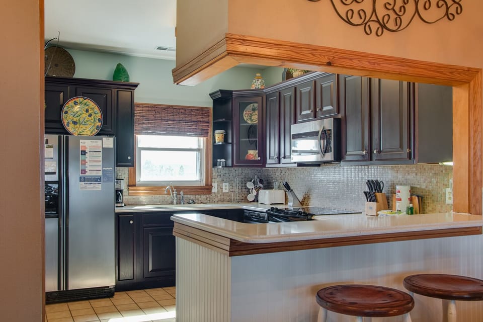 SP1B:  Sister Seas | Top Level Kitchen