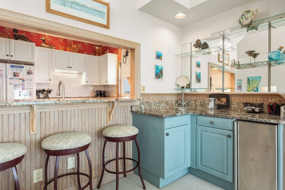 SP5A: Sea-Duced | Top Level Living Area