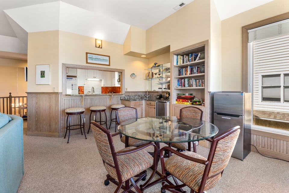 SP5A: Sea-Duced | Top Level Living Area