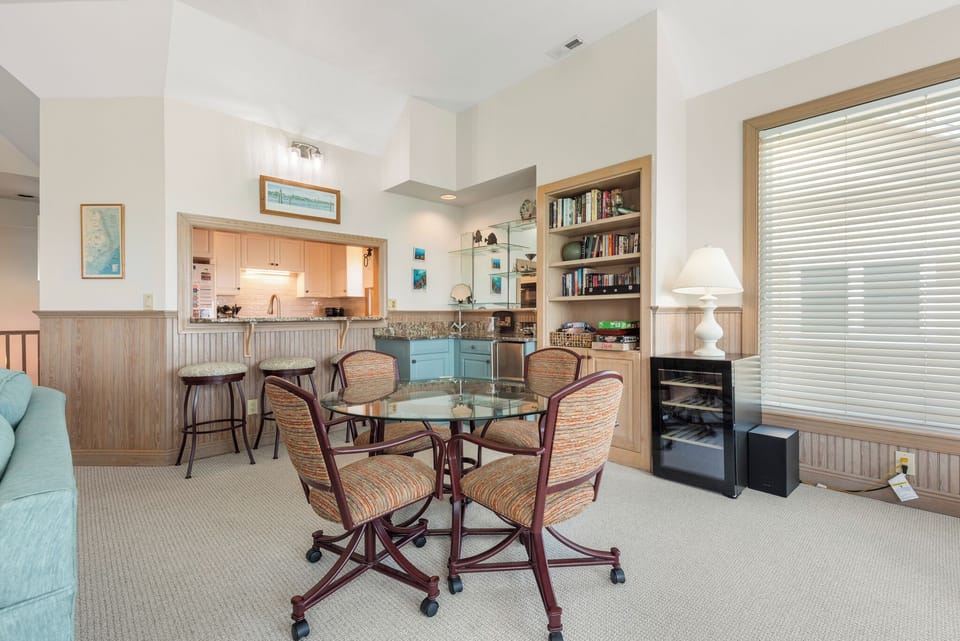 SP5A: Sea-Duced | Top Level Living Area