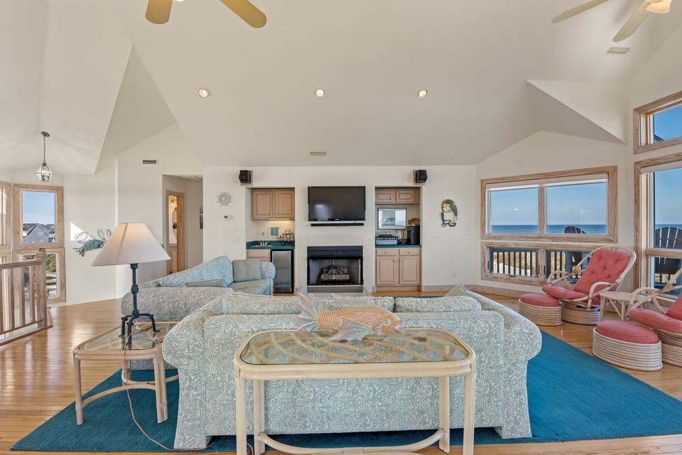 SS52: Peer Paradise | Top Level Living Area