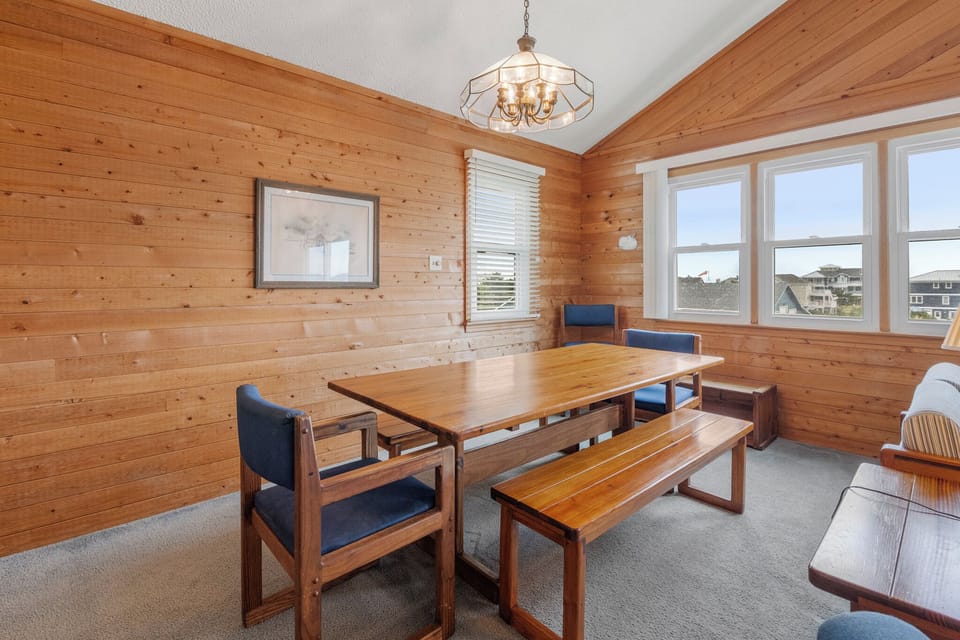 WH416: The Whaler | Top Level Dining Area