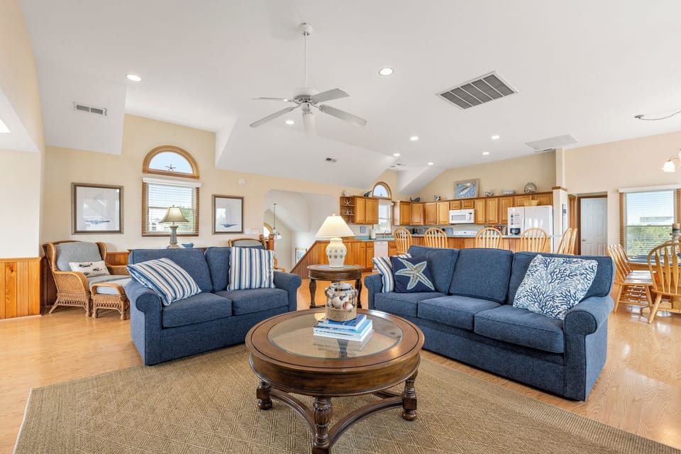 WH545: Ebbtide | Top Level Living Area