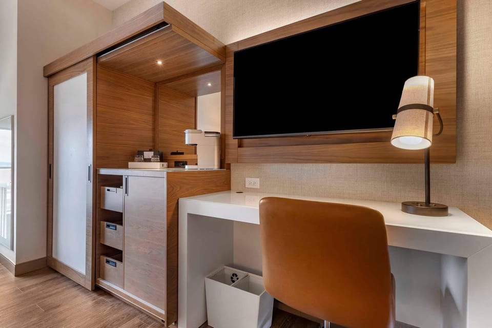 Egyptian cotton sheets, premium bedding, pillowtop beds