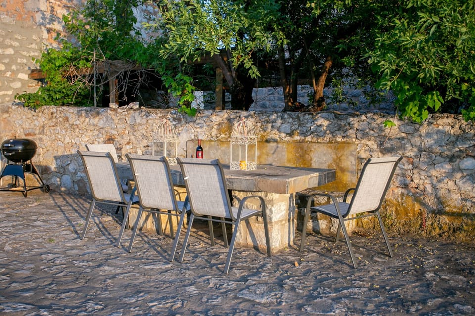 Exterior view of Stone built villa for 8,Private garden,Near Beach, supermarket,Mani