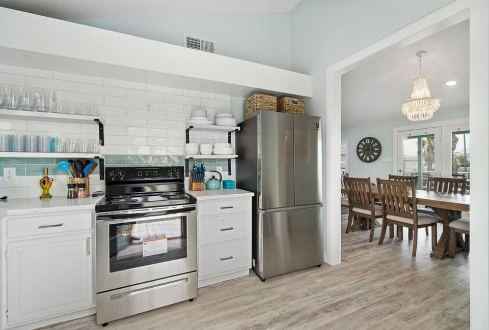 A kitchen perfect for preparing meals for the family!