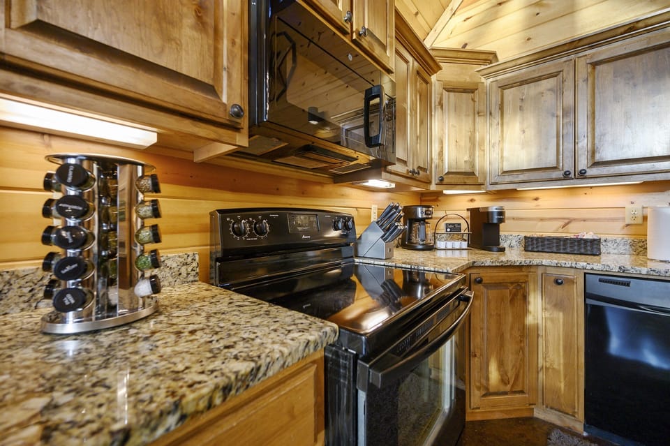 KITCHEN | Fully equipped to make homemade meals