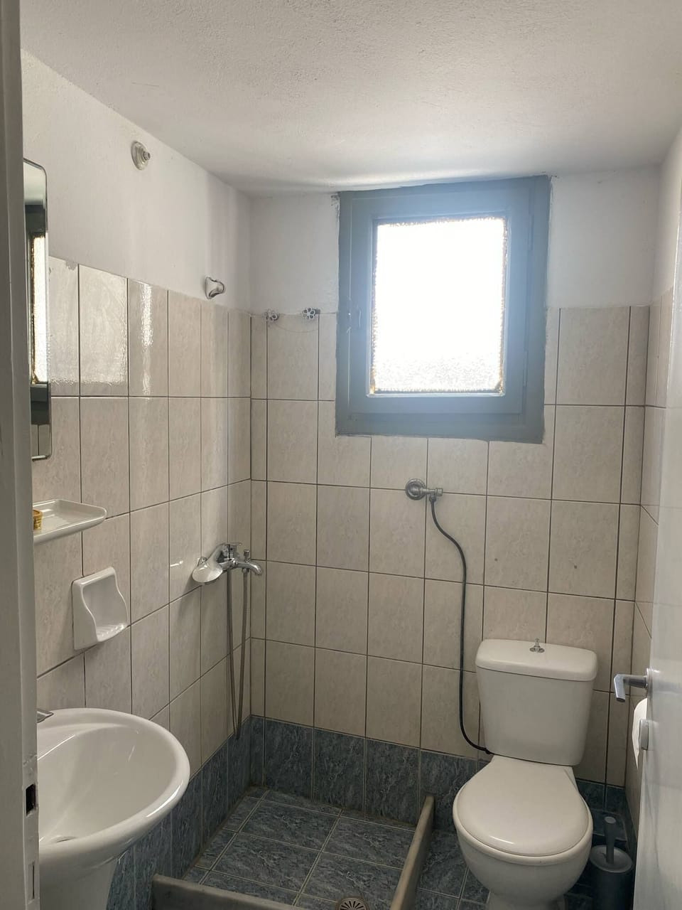 Basic Quadruple Room | Bathroom