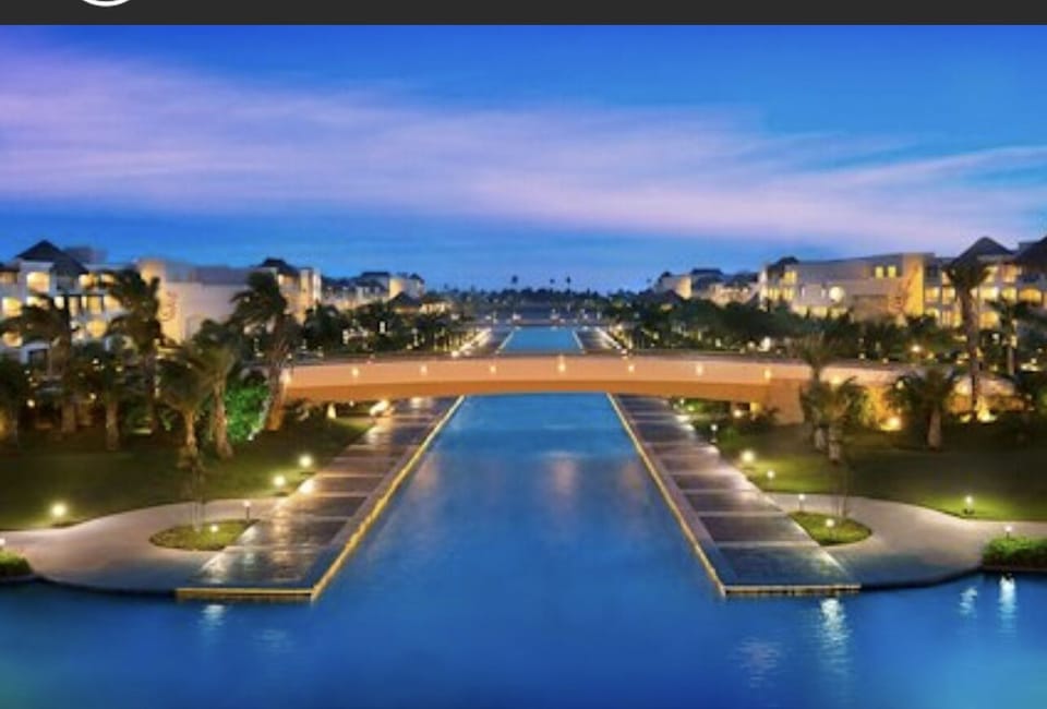 Walking distance to HardRock Resort and Casino. Get 25% of a day pass when stay 