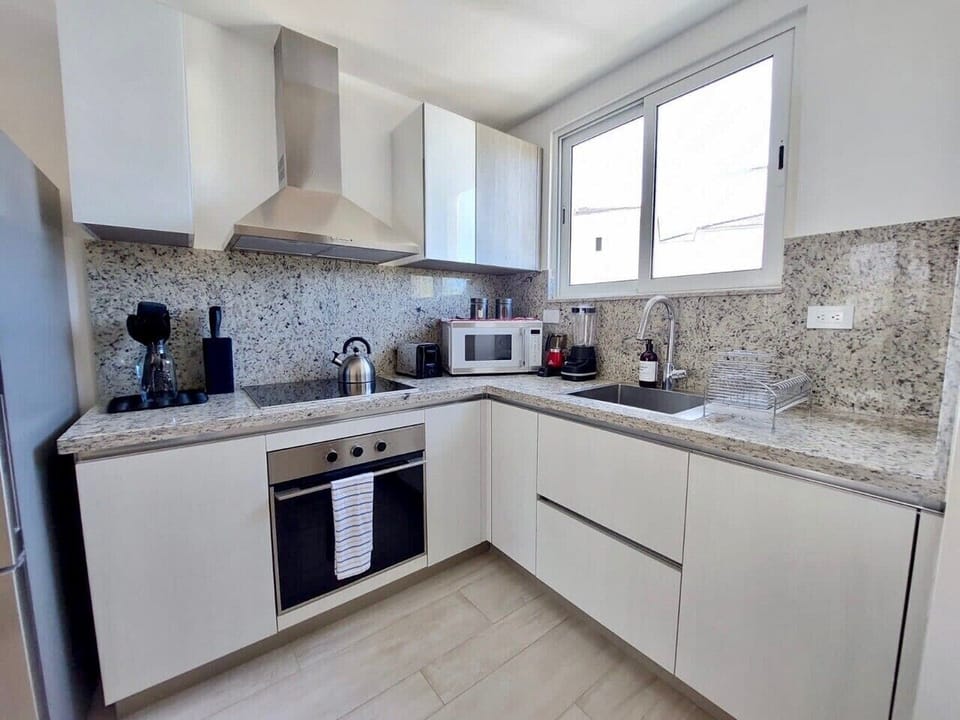 Full kitchen equipped with all you needs.
