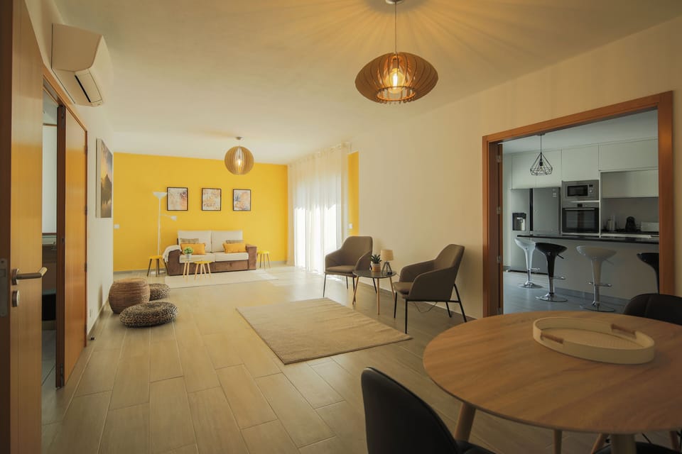 32-inch LED TV with cable channels, TV, heated floors