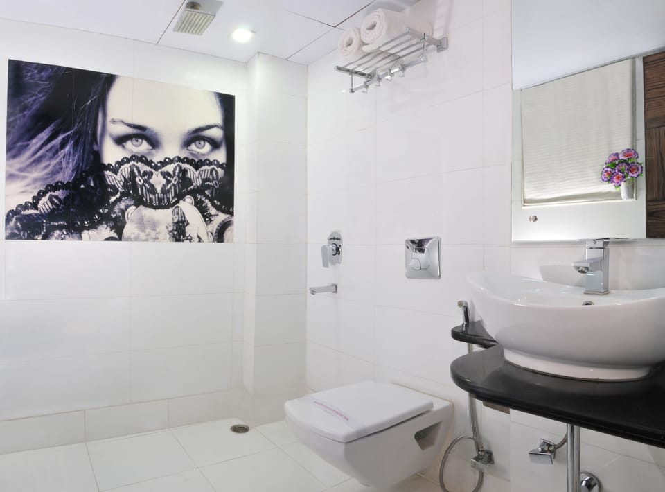Family Double or Twin Room | Bathroom | Shower, free toiletries, hair dryer, slippers