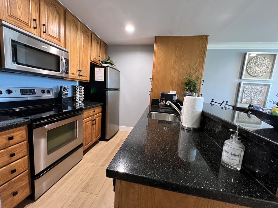 Well equipped Kitchen with coffee machine that can brew both Keurig and grind. 