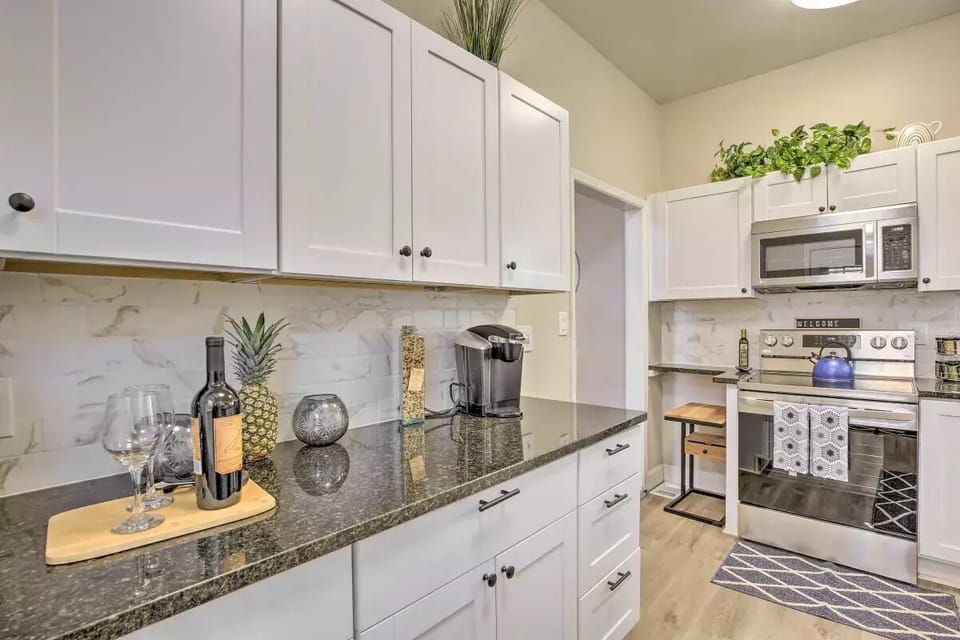 This kitchen has a few touches to remind you of home. All the essentials.
