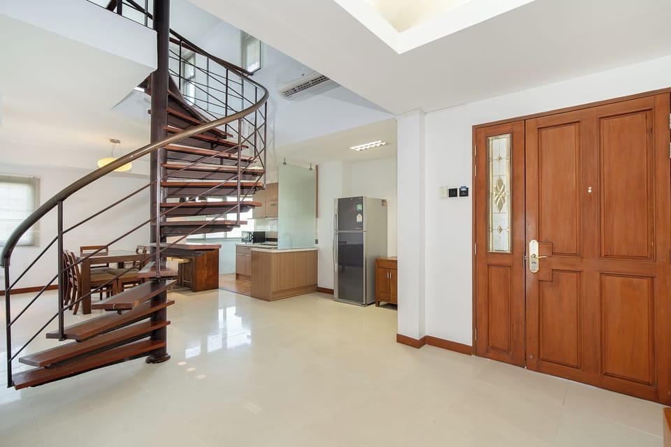 Four Bedroom Duplex Family Residence | In-room dining