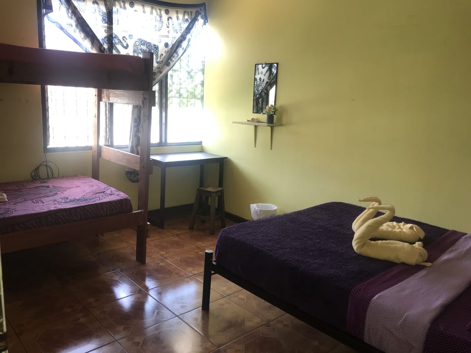 Quadruple Room | Free WiFi, bed sheets