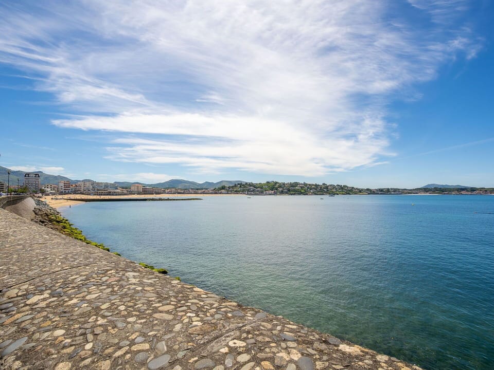 Cloud, Water, Sky, Water Resources, Coastal And Oceanic Landforms, Beach, Highland, Bank, Lake, Watercourse