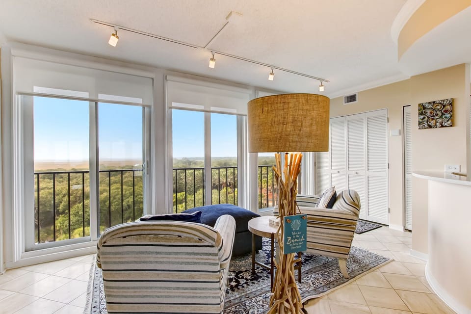 Comfy Seating Overlooking the Intracoastal