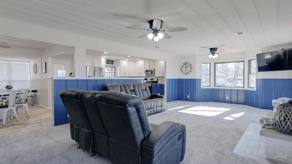 Large living room to relax. 2 addt recliners added. Smart TV and gas fireplace. 