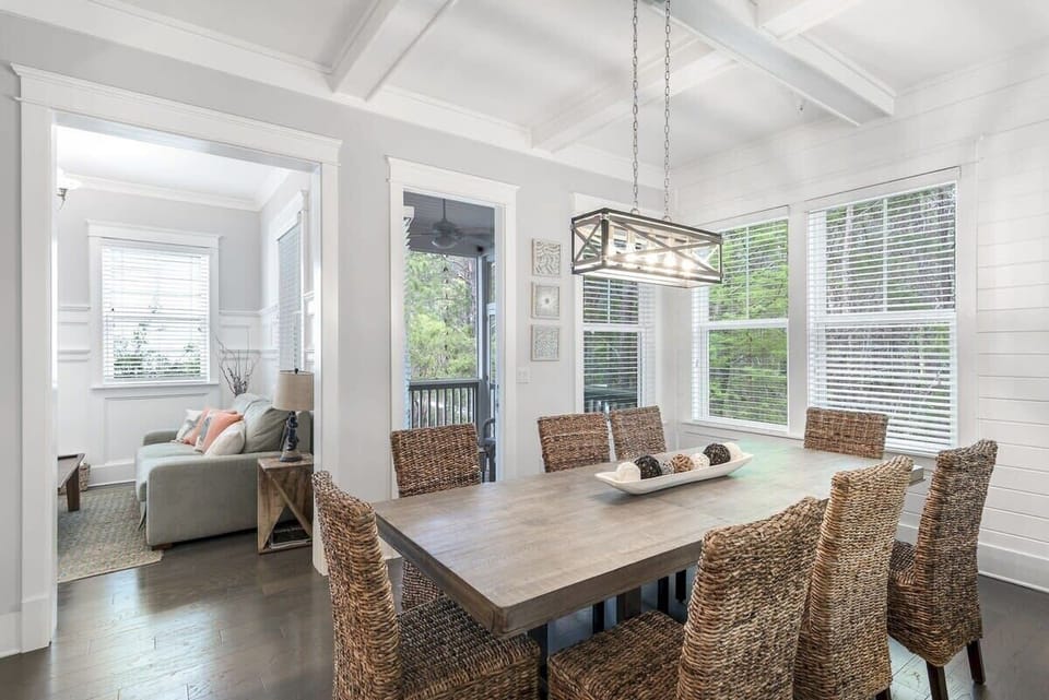 Spacious Dining Room Table!