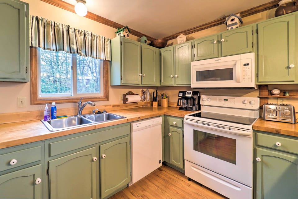 Kitchen | Crockpot | Blender | Garbage Disposal