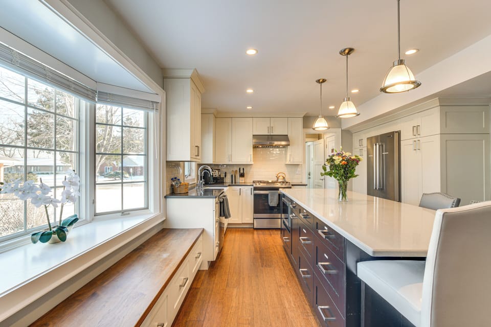 Kitchen | Fully Equipped | Cooking Basics | Dishware & Flatware | Toaster
