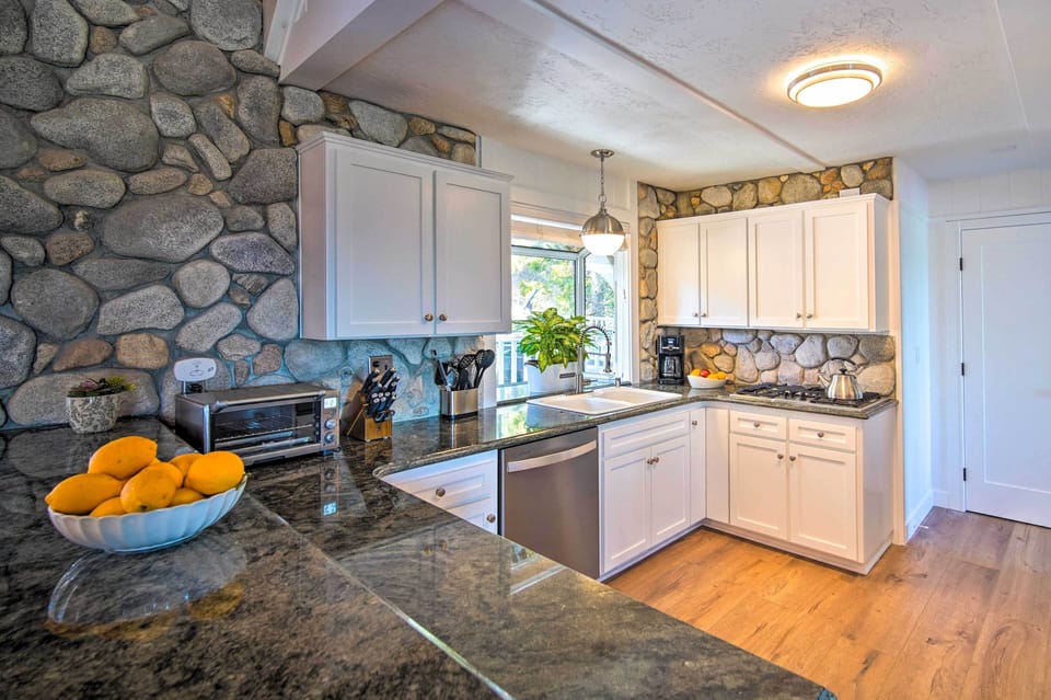 Kitchen | Fully Equipped w/ Cooking Basics