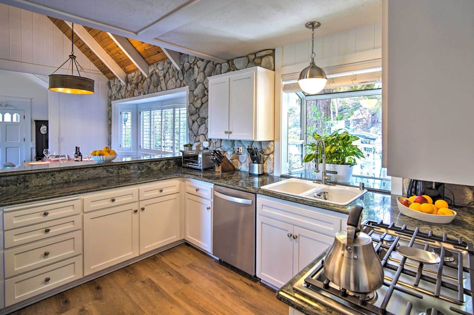 Kitchen | Dishware/Flatware