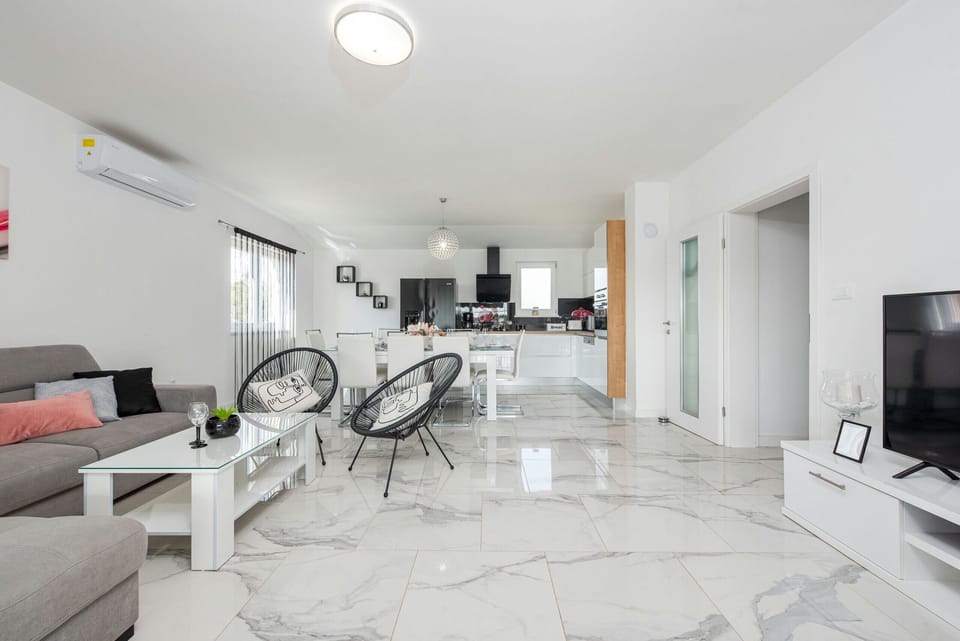 Villa, 3 Bedrooms, Private Pool, Mountain View | Living room