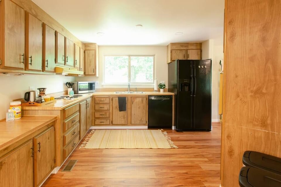 Fully equipped kitchen with all the essentials to make cooking a breeze!