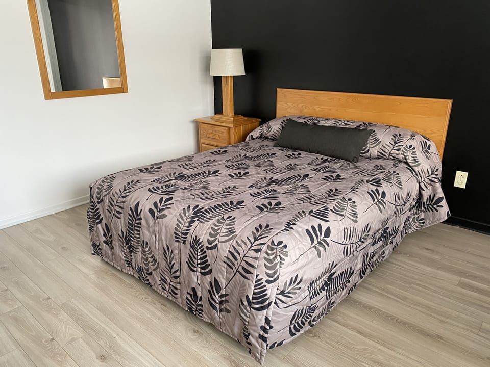 Double Room, 1 Double Bed | Laptop workspace, free WiFi, bed sheets