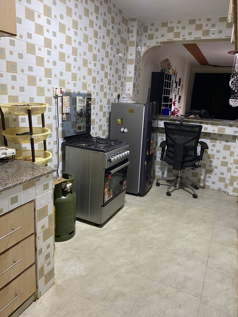 Elite Apartment | Private kitchen | Fridge, microwave, cookware/dishes/utensils