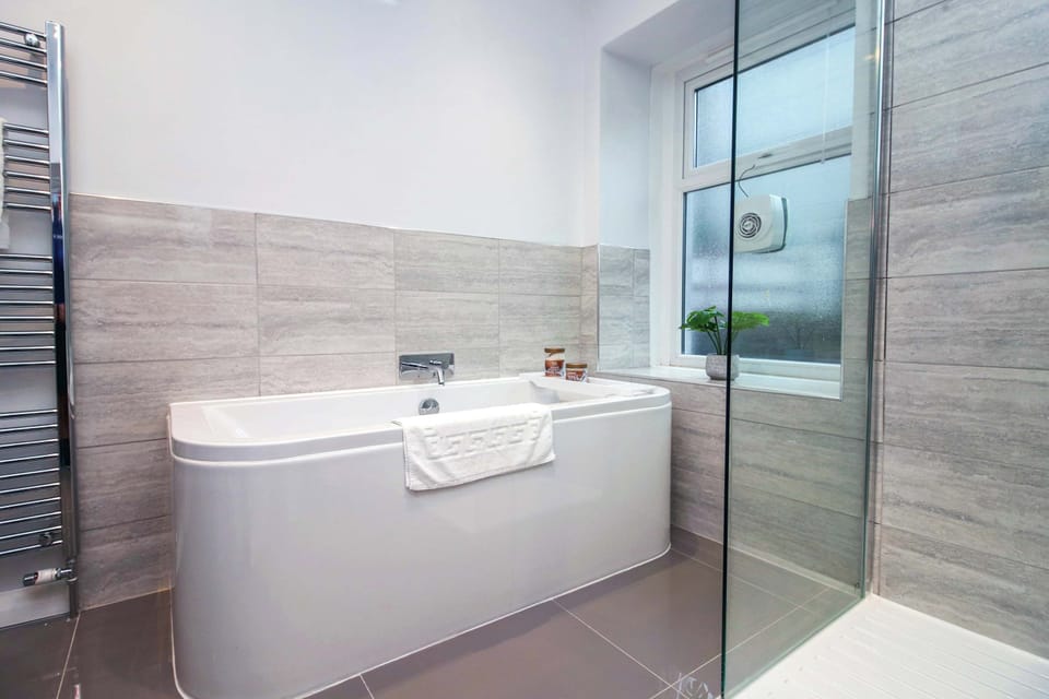 Large bath to soak in
