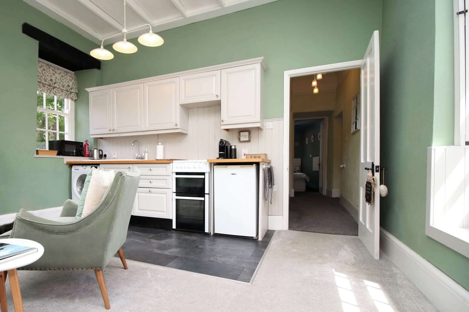 Open plan living & kitchen